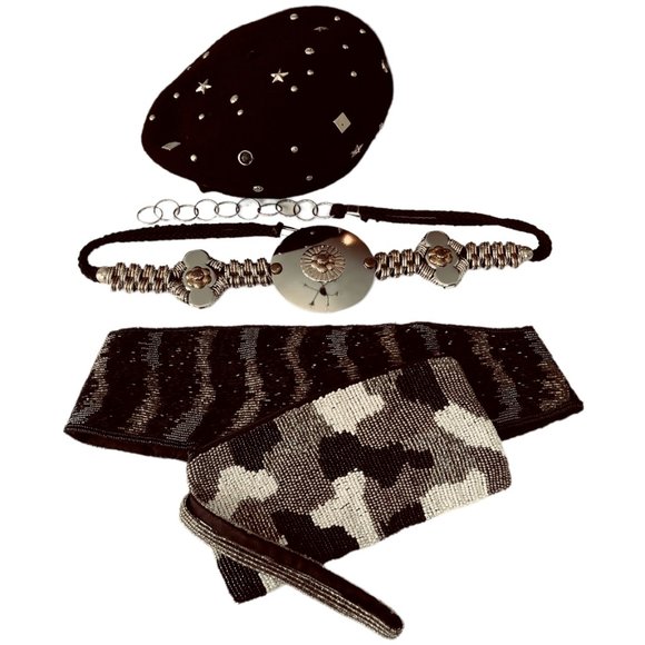 Moyna Black & White Fully Beaded Fatigue Wristlet - One Size - Picture 3 of 4